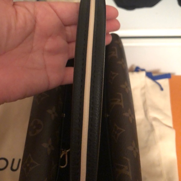 🖤✨LV Double V Black Satchel✨ 🖤 - Picture 5 of 12